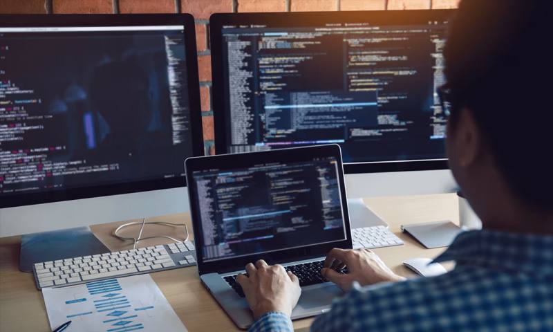 数据科学选型:R与Python如何赋能桃城区网站建设?